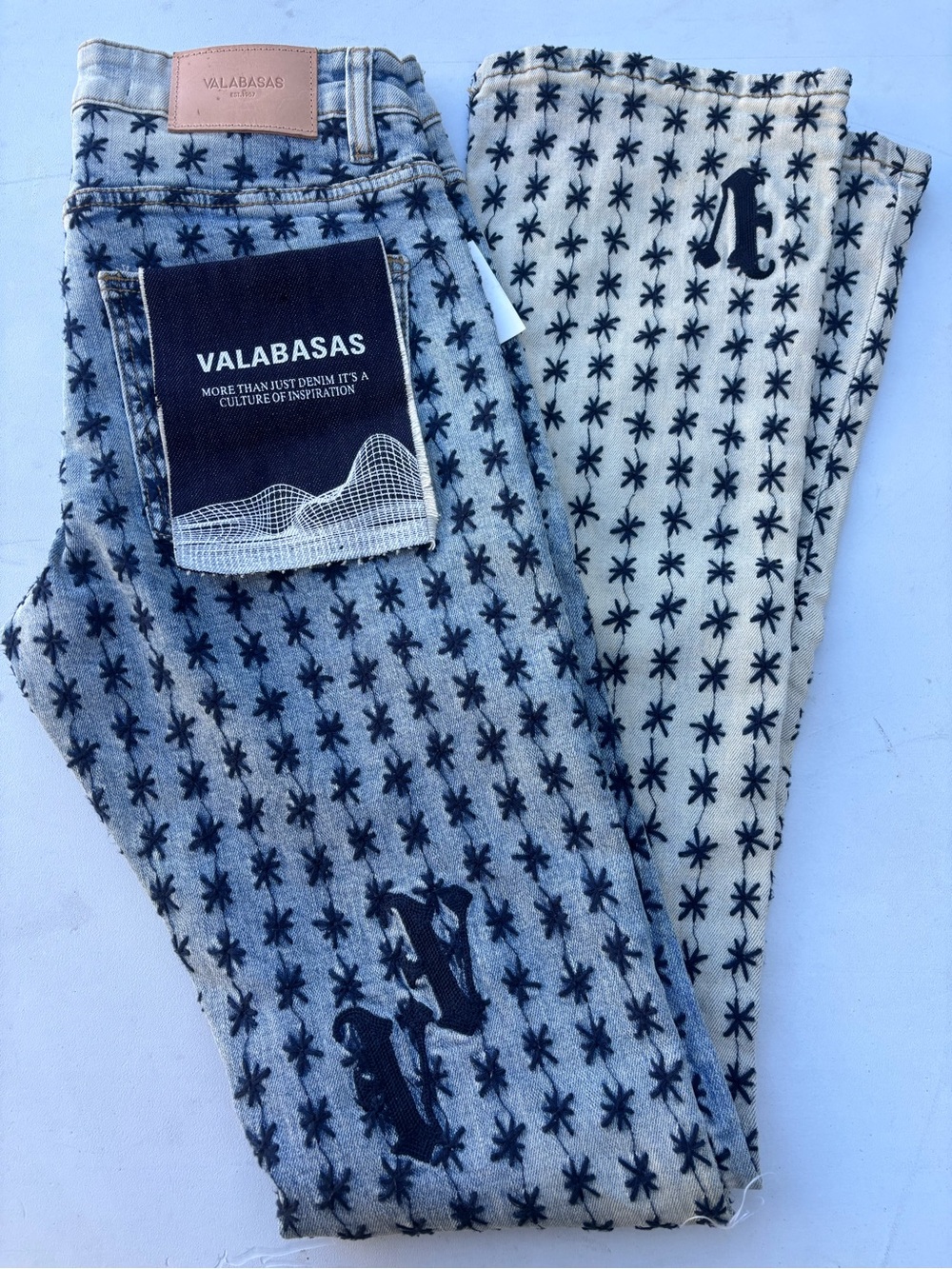 VALABASAS Men's Straight Jeans in Light Blue with Black Star Print